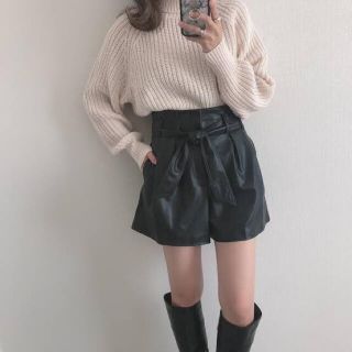 ザラ(ZARA)の【ZARA】フェイクレザーショートパンツ 2020年秋購入(ショートパンツ)