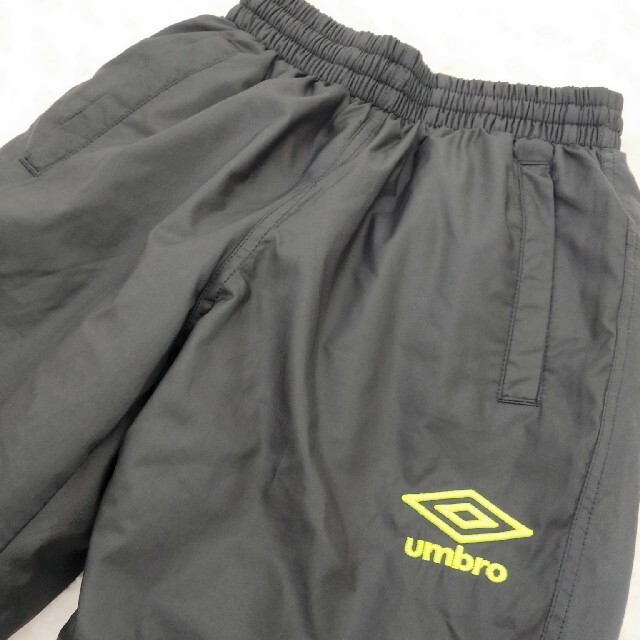 UMBRO(アンブロ)のウインドブレーカー　上下　130cm スポーツ/アウトドアのサッカー/フットサル(ウェア)の商品写真