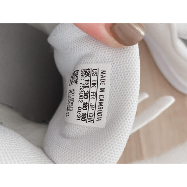 adidas(アディダス)のadidasジュニアスニーカー 18cm キッズ/ベビー/マタニティのキッズ靴/シューズ(15cm~)(スニーカー)の商品写真