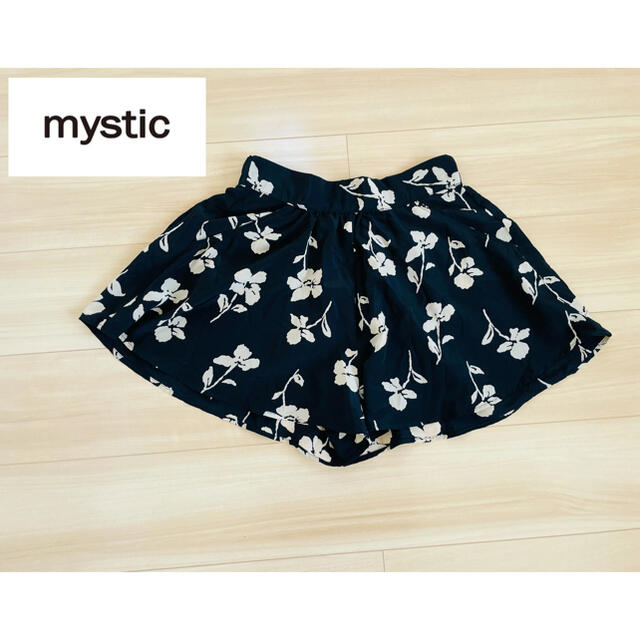 mystic(ミスティック)の秋服　mystic ミスティック　花柄 ショートパンツ レディースのパンツ(ショートパンツ)の商品写真