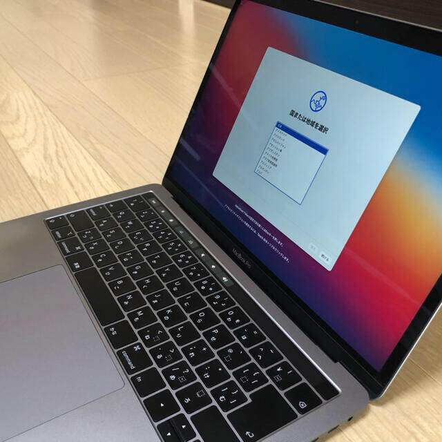 スペースグレイディスプレイMacBook Pro 13inch 2018