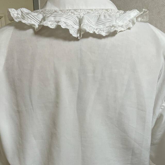 KANEKO ISAO(カネコイサオ)のカネコイサオ　ブラウス　白　中古品 レディースのトップス(シャツ/ブラウス(半袖/袖なし))の商品写真