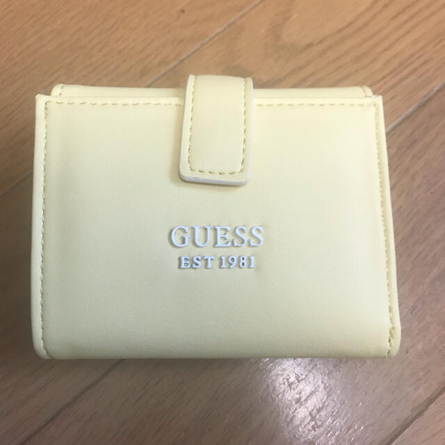 GUESS(ゲス)の【美品】GUESS(ゲス)3つ折り財布/レディース レディースのファッション小物(財布)の商品写真