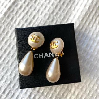 シャネル(CHANEL)のタマさまご専用☆シャネル　パールイヤリング☆&ブローチ☆(イヤリング)