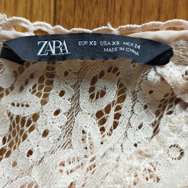 ZARA(ザラ)の【ZARA】レースノースリーブ　ベージュピンク　XS レディースのトップス(カットソー(半袖/袖なし))の商品写真