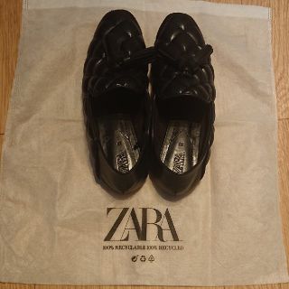 ザラ(ZARA)の【ZARA】タッセルキルトフラットシューズ(スリッポン/モカシン)