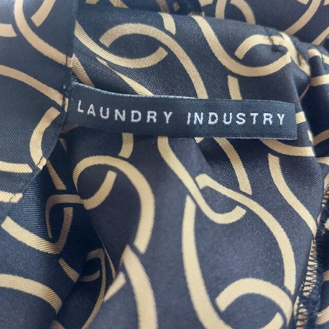 B'2nd re'qua(ビーセカンドレクア)のシルク　ワンピース　LAUNDRY INDUSTRY レディースのワンピース(ひざ丈ワンピース)の商品写真