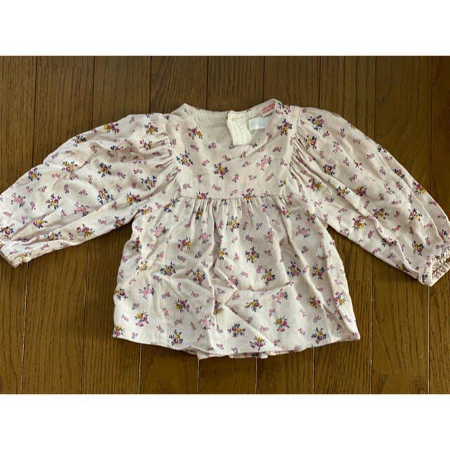 ZARA KIDS(ザラキッズ)のZARA gils フラワー柄シャツ　12-18month（86㎝） キッズ/ベビー/マタニティのベビー服(~85cm)(シャツ/カットソー)の商品写真