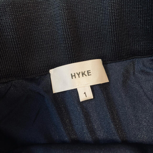 HYKE(ハイク)のHYKE　ダークネイビー　ニットタイトスカート レディースのスカート(ひざ丈スカート)の商品写真