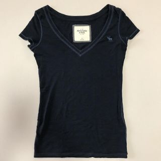 アバクロンビーアンドフィッチ(Abercrombie&Fitch)のアバクロ　VネックTシャツ　ムース刺繍　ネイビーシャツ　ホリスター(Tシャツ(半袖/袖なし))