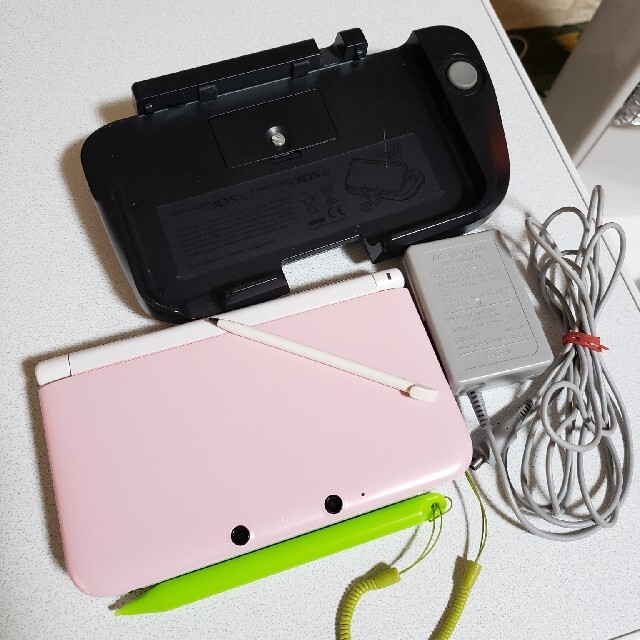 3ds任天堂 ニンテンドー3DS LL ピンクXホワイト 本体　ソフトセット　ケース