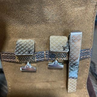 ルイヴィトン(LOUIS VUITTON)のルイヴィトン　シャンゼリゼ　ネクタイピン、カフスセット(ネクタイピン)