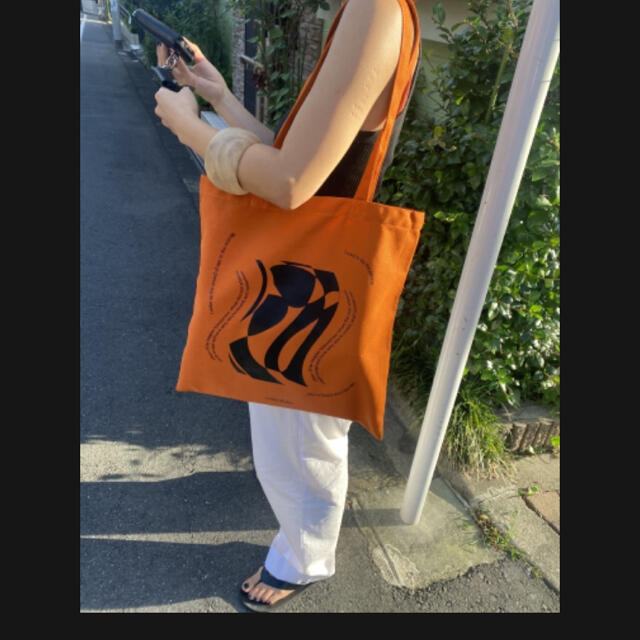 TODAYFUL(トゥデイフル)のyurikaakutsu worn brady orange totebag   レディースのバッグ(トートバッグ)の商品写真