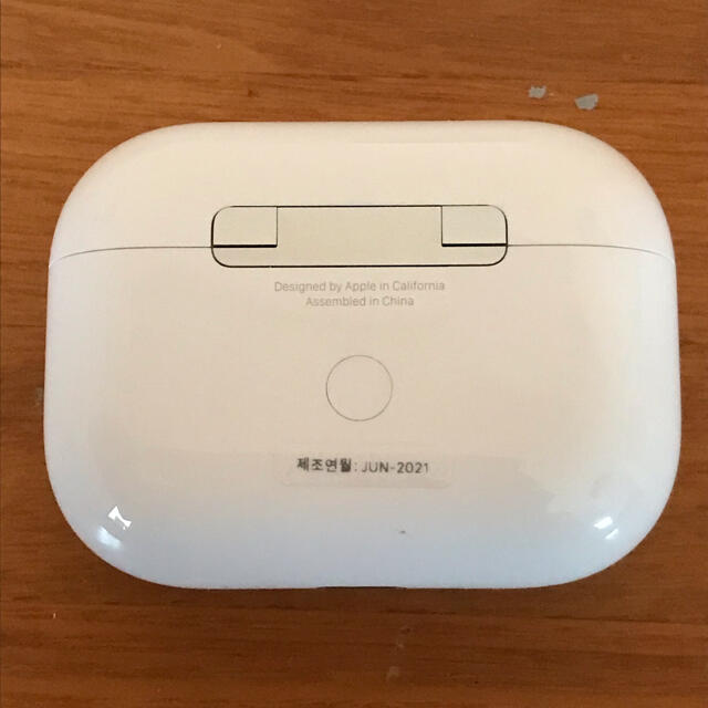 Apple(アップル)の正規品　Airpods pro MWP22 ケース付 スマホ/家電/カメラのオーディオ機器(ヘッドフォン/イヤフォン)の商品写真