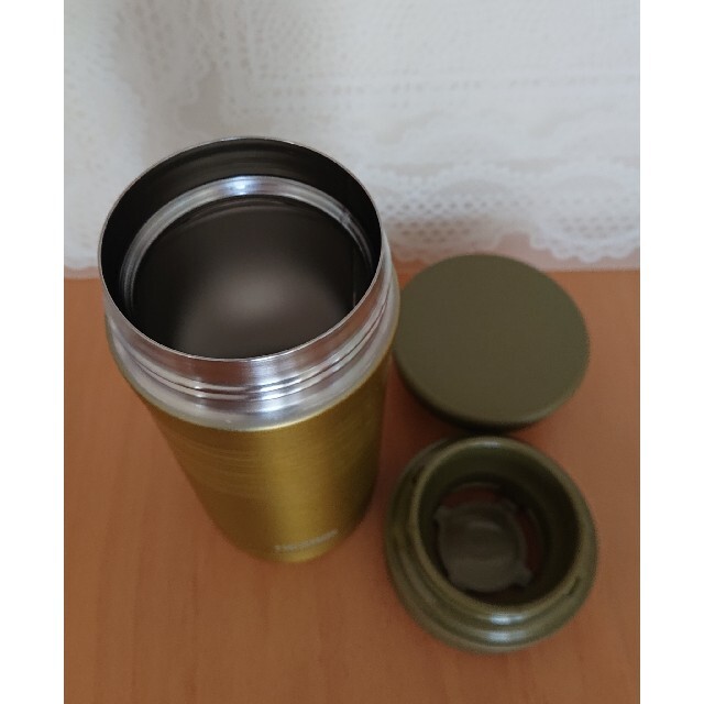 THERMOS(サーモス)のTHERMOS  水筒   350 ml   直飲み   ゴールド  未使用 インテリア/住まい/日用品のキッチン/食器(弁当用品)の商品写真