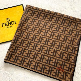 フェンディ(FENDI)のフェンディ★シルク混スカーフE ★新品未使用★ケース付ズッカ(バンダナ/スカーフ)