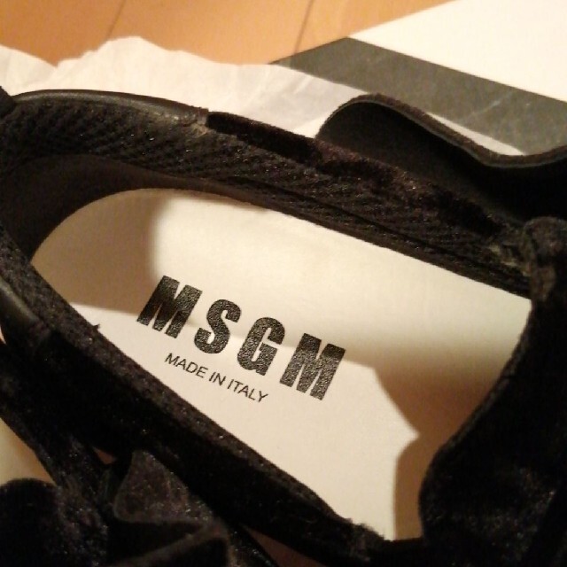 MSGM(エムエスジイエム)の一度履いたのみ★MSGM定番のリボンシューズ★ベロア素材★サイズ38 レディースの靴/シューズ(スリッポン/モカシン)の商品写真