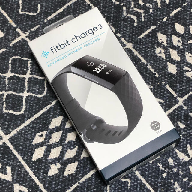 fitbit charge 3 スポーツ/アウトドアのトレーニング/エクササイズ(トレーニング用品)の商品写真