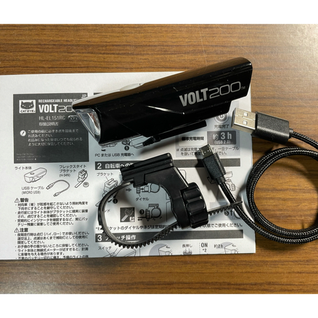 CATEYE(キャットアイ)の美品 200ルーメン Cateye LED充電式ヘッドライト VOLT200 スポーツ/アウトドアの自転車(パーツ)の商品写真