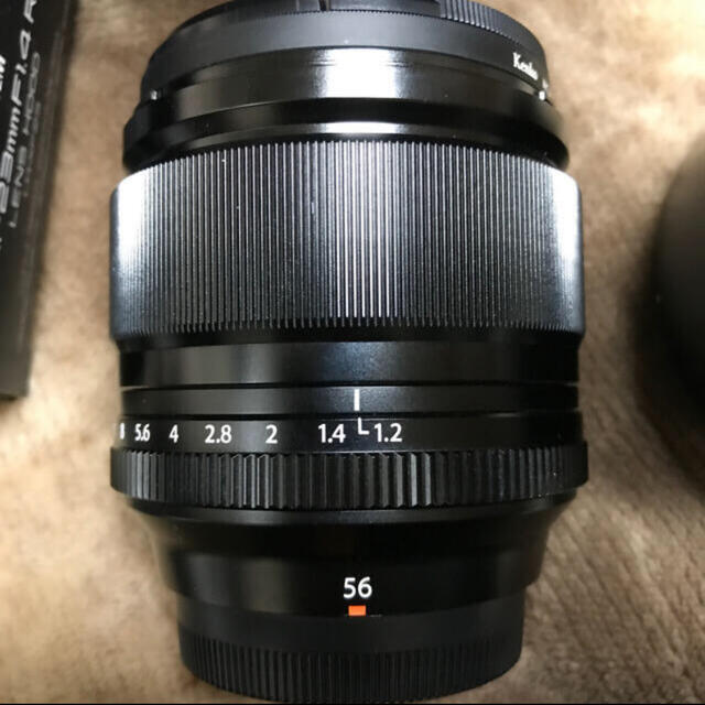 富士フイルム(フジフイルム)のFUJIFILM 富士フイルム　XF56mm f1.2R スマホ/家電/カメラのカメラ(レンズ(単焦点))の商品写真