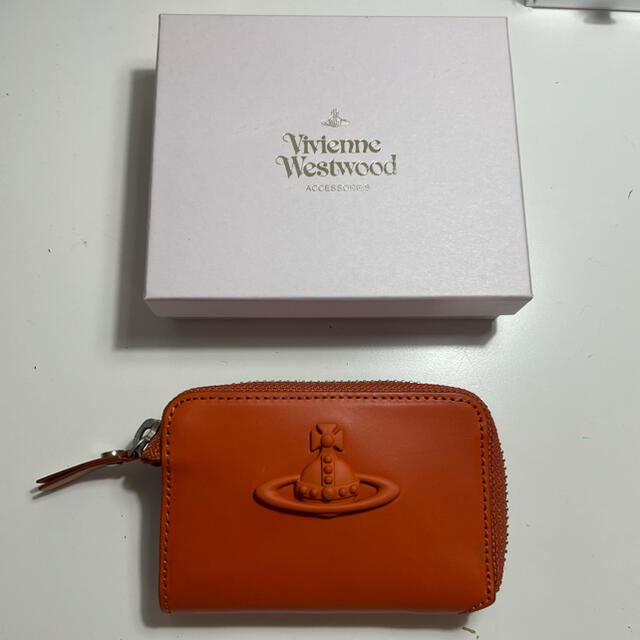 Vivienne Westwood(ヴィヴィアンウエストウッド)のvivienne westwood ジップ付きキーケース　オレンジ　箱付き レディースのファッション小物(キーケース)の商品写真