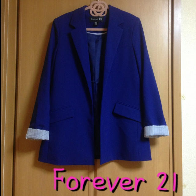 FOREVER 21(フォーエバートゥエンティーワン)のブルージャケット レディースのジャケット/アウター(テーラードジャケット)の商品写真