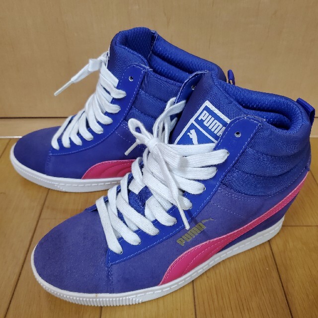 PUMA(プーマ)のPUMA スニーカー レディース ハイカット 23.5cm レディースの靴/シューズ(スニーカー)の商品写真