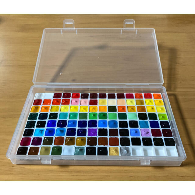 ホルベイン 透明水彩絵の具　全108色　小分けセット ケース付き エンタメ/ホビーのアート用品(絵の具/ポスターカラー)の商品写真