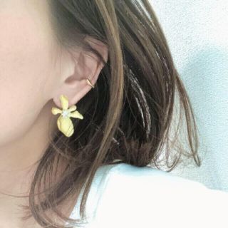 ザラ(ZARA)の148◇ 変形 デザイン フラワーピアス マットゴールド(ピアス)