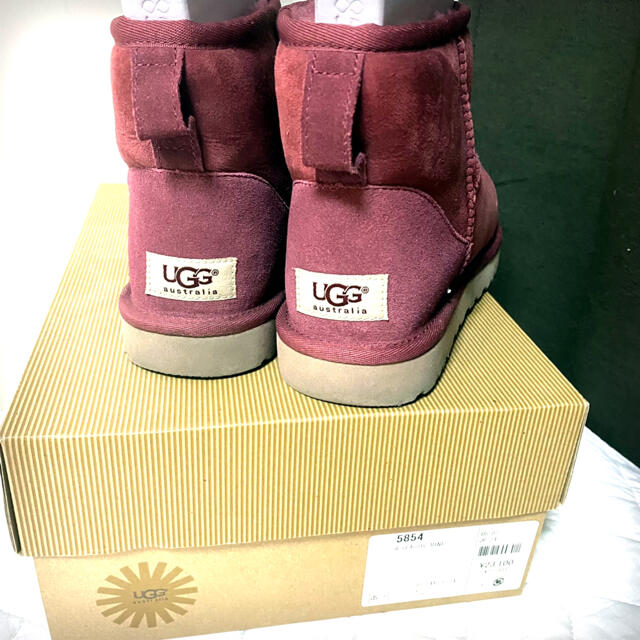 UGG(アグ)のUGG  CLASSIC MINI  超美品 レディースの靴/シューズ(ブーツ)の商品写真