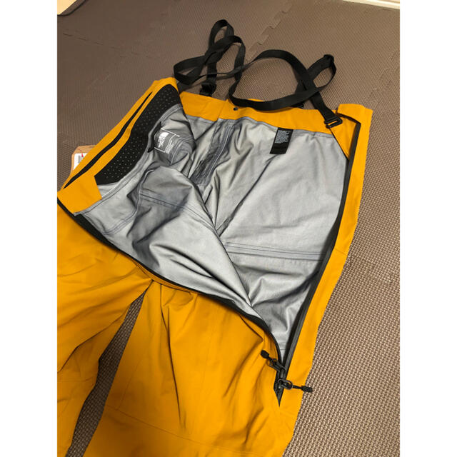 THE NORTH FACE(ザノースフェイス)の高機能　新品　ノースフェイス　メンズ　ビブパンツ　茶色　L スノーボードウェア スポーツ/アウトドアのスノーボード(ウエア/装備)の商品写真