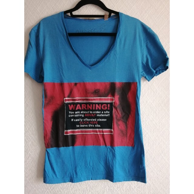 John Galliano(ジョンガリアーノ)のJohn Galliano ジョンガリアーノ Tシャツ Vネック プリント メンズのトップス(Tシャツ/カットソー(半袖/袖なし))の商品写真