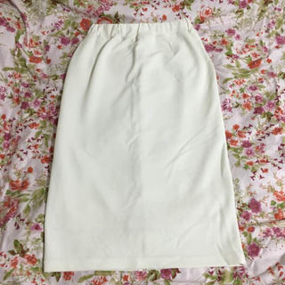 ヴィス(ViS)の【新品タグ付き☆】VIS ジャージー素材ホワイトタイトスカート(ひざ丈スカート)