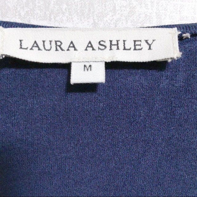 LAURA ASHLEY(ローラアシュレイ)のLAURA ASHLEY（ローラアシュレイ）紺カシュクールカットソー　 レディースのトップス(カットソー(長袖/七分))の商品写真