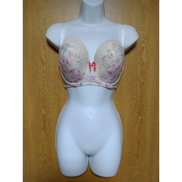 ブラジャー　Ｋカップ　Ｋ６５　クリーム色　爆乳　巨乳　未使用新品