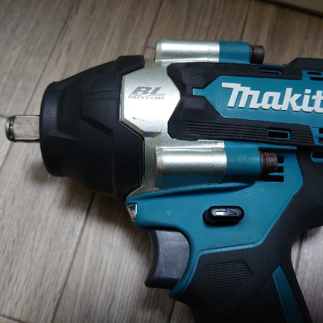 Makita - マキタ18V充電式インパクトレンチTW700DZ本体のみ DIY使用の