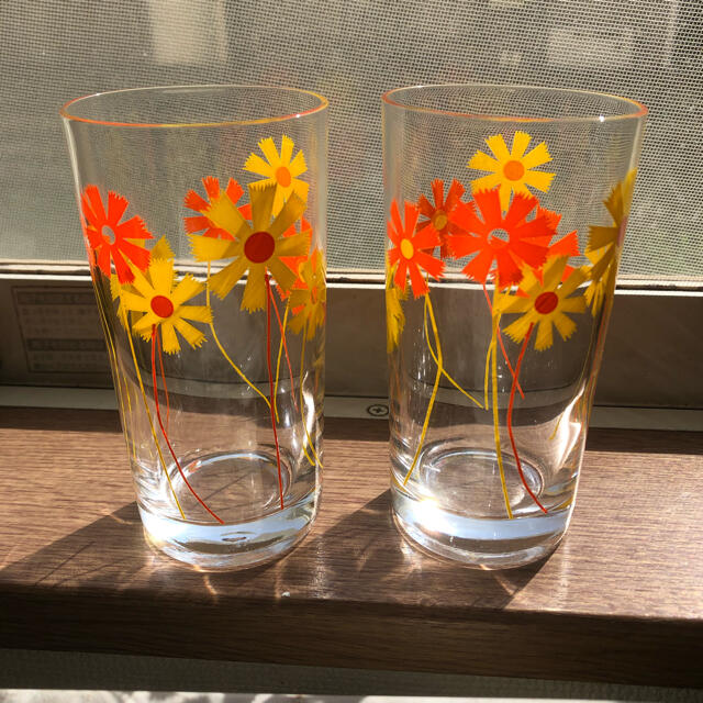 昭和レトロ　アデリアグラス　ポップな花柄グラス2個　 エンタメ/ホビーの美術品/アンティーク(ガラス)の商品写真