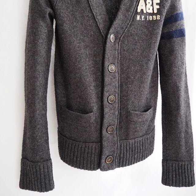 Abercrombie&Fitch(アバクロンビーアンドフィッチ)のアバクロンビー&フィッチ マールドカラー 先染め 霜降り グレー カーディガン メンズのトップス(カーディガン)の商品写真