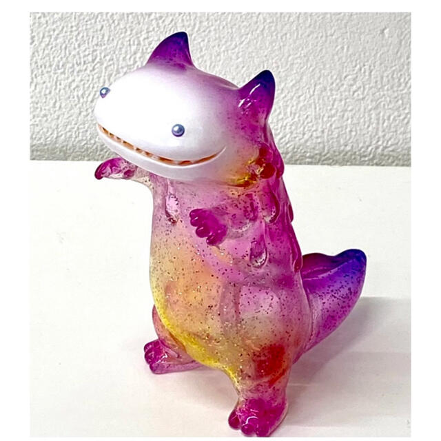 MEDICOM TOY(メディコムトイ)の山椒魚怪獣バイロン / Pink Tourmaline Ver. ハンドメイドのおもちゃ(フィギュア)の商品写真