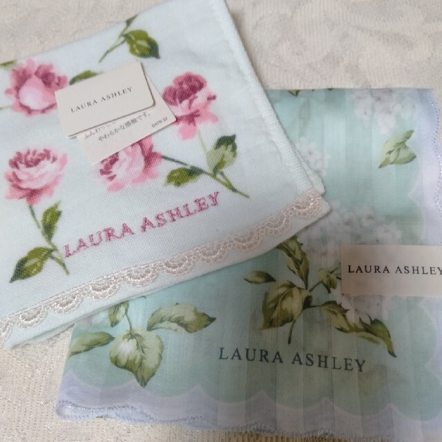 LAURA ASHLEY(ローラアシュレイ)のA 26　ローラアシュレイタオルハンカチ2枚セット レディースのファッション小物(ハンカチ)の商品写真
