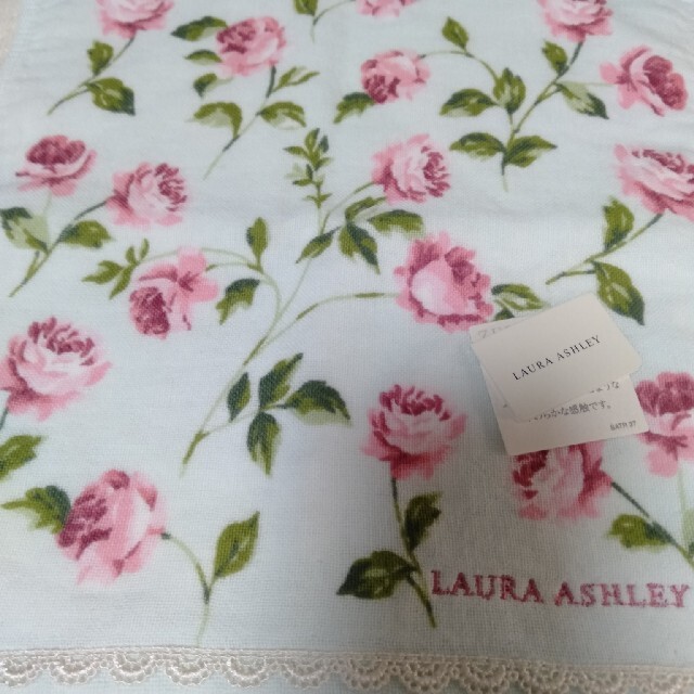 LAURA ASHLEY(ローラアシュレイ)のA 26　ローラアシュレイタオルハンカチ2枚セット レディースのファッション小物(ハンカチ)の商品写真