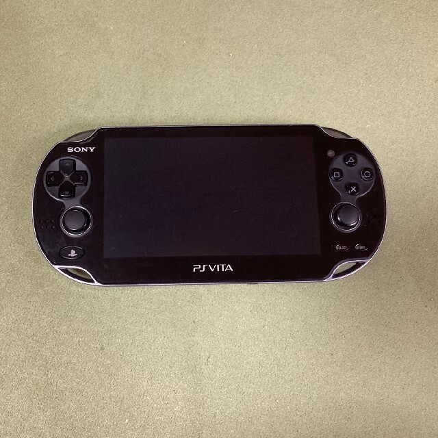PlayStation Vita(プレイステーションヴィータ)のPS VITA PCH-1000　16GBメモリカード付 エンタメ/ホビーのゲームソフト/ゲーム機本体(携帯用ゲーム機本体)の商品写真