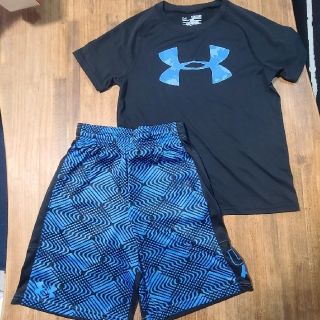 アンダーアーマー(UNDER ARMOUR)の美品　アンダーアーマー　サッカー　140 シャツ+パンツ(ウェア)