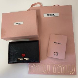 ミュウミュウ(miumiu)の正規品　新品　MIU MIUカードケース　箱・袋付き(名刺入れ/定期入れ)