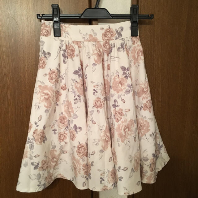 evelyn(エブリン)の花柄スカート 2点購入で2点目all1500円！ レディースのスカート(ミニスカート)の商品写真