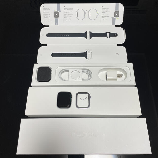 Apple(アップル)の【美品】Apple Watch 4 ステンレススチール44mm セルラーモデル メンズの時計(腕時計(デジタル))の商品写真