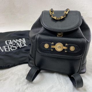 ジャンニヴェルサーチ(Gianni Versace)の極美品　ジャンニヴェルサーチ　リュック　メデューサ　レザー　黒　ゴールド金具(リュック/バックパック)