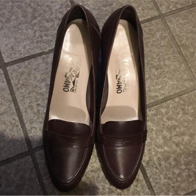 Salvatore Ferragamo(サルヴァトーレフェラガモ)のフェラガモ パンプス美品 レディースの靴/シューズ(ハイヒール/パンプス)の商品写真