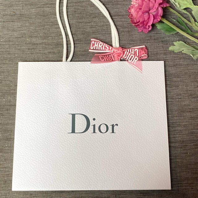 Dior(ディオール)の新品❗️ディオール プレステージ ディスカバリーコフレ 2020 ショッパー付き コスメ/美容のキット/セット(サンプル/トライアルキット)の商品写真