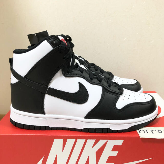 NIKE(ナイキ)のNIKE WMNS DUNK HIGH "BLACK AND WHITE" レディースの靴/シューズ(スニーカー)の商品写真